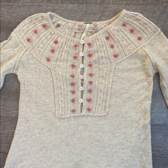 Free People Wool Blend Embroidered Sweater Women’s S Cream Pink Detail READ - Picture 2 of 10